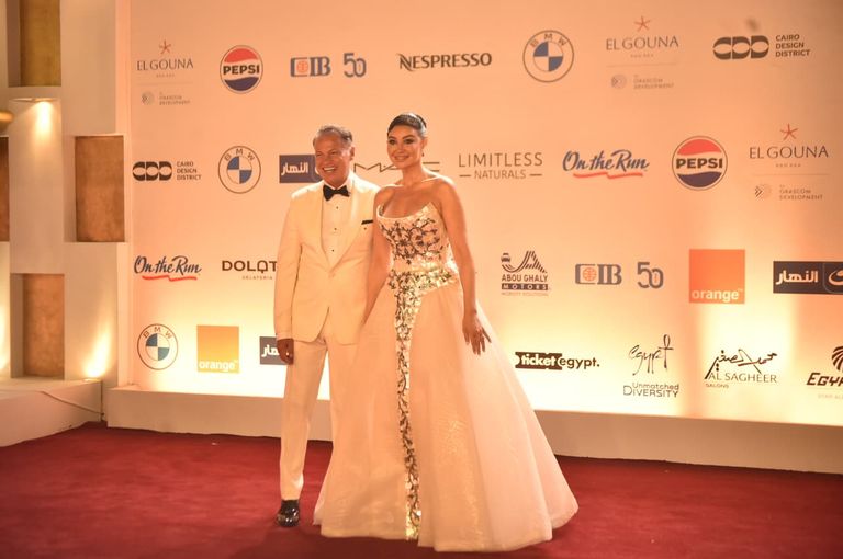 طه دسوقي وزوجته في الجونة