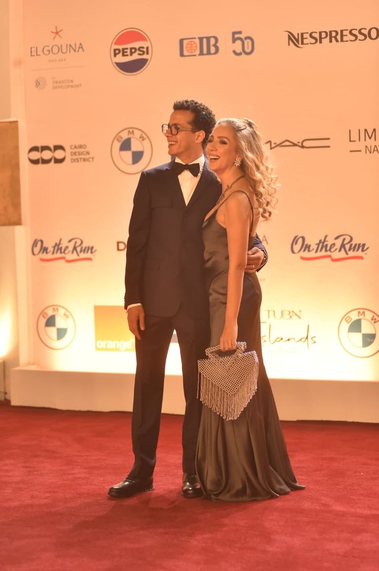 طه دسوقي وزوجته في الجونة