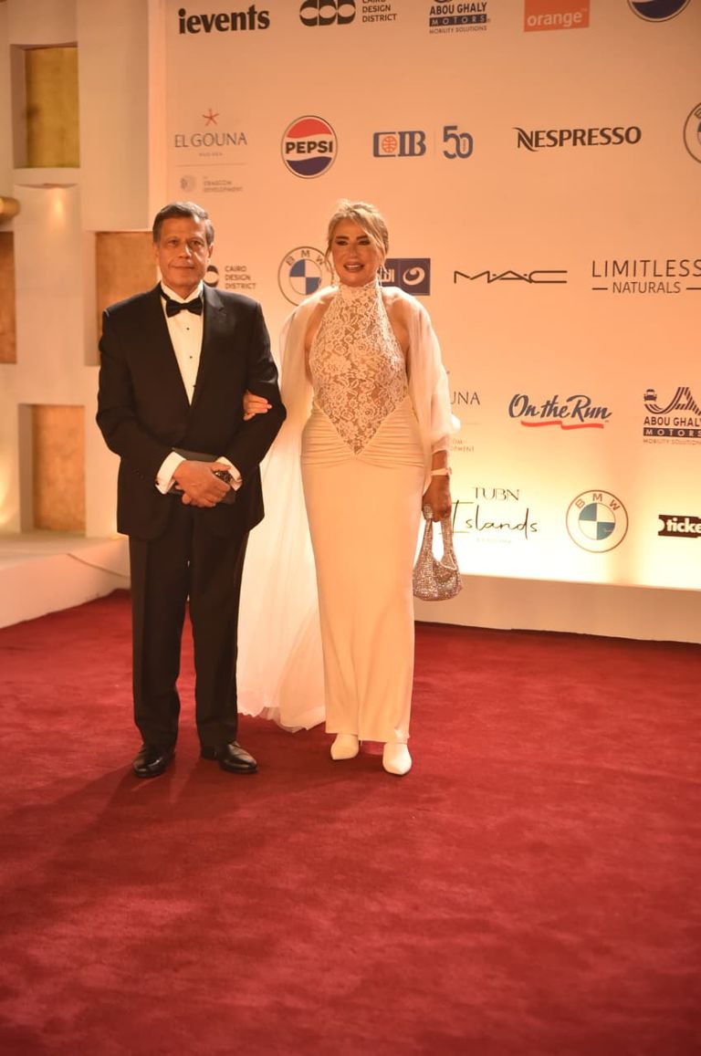إيناس الدغيدي وزوجها في الجونة