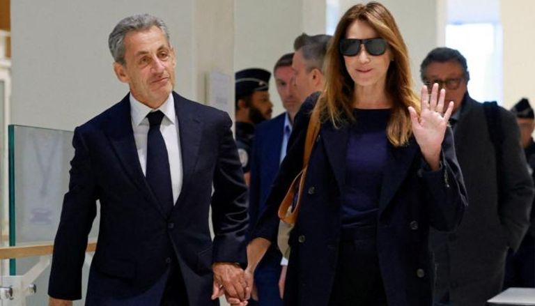 الرئيس الفرنسي الأسبق نيكولا ساركوزي وعارضة الأزياء كارلا بروني