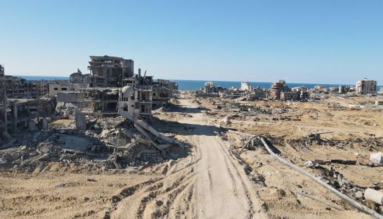 مبان مدمرة جراء الغارات الإسرائيلية على غزة