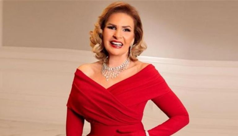 الفنانة يسرا