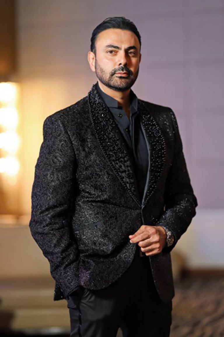 الفنان المصري محمد كريم الفنان المصري محمد كريم