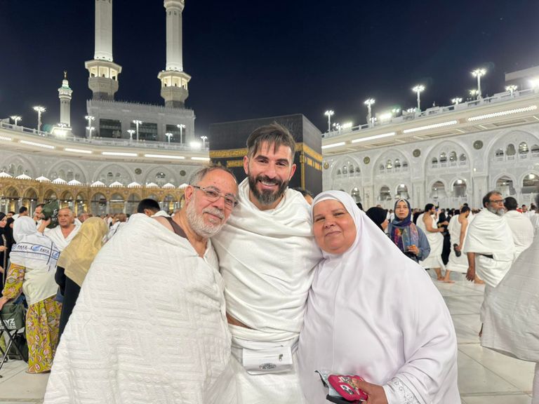 البلوغر محمد النجار ووالداه