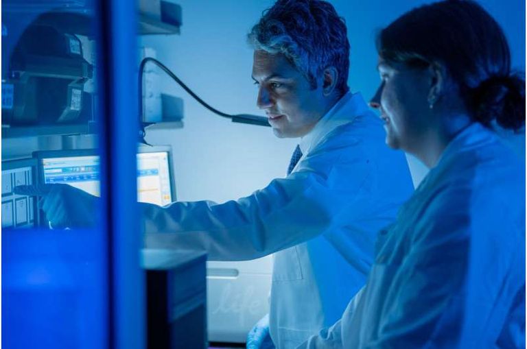 لقاحات كوفيد-19 المعتمدة على "الرنا مرسال" تفتح آفاقا في علاج السرطان