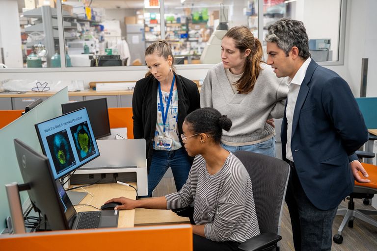 لقاحات كوفيد-19 المعتمدة على "الرنا مرسال" تفتح آفاقا في علاج السرطان