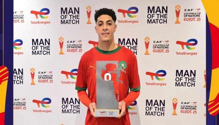 لاعب الوسط المغربي حسام الصادق