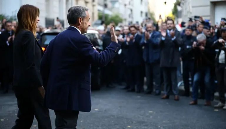 رأي كارلا بروني في زوجات نيكولا ساركوزي رأي كارلا بروني في زوجات نيكولا ساركوزي