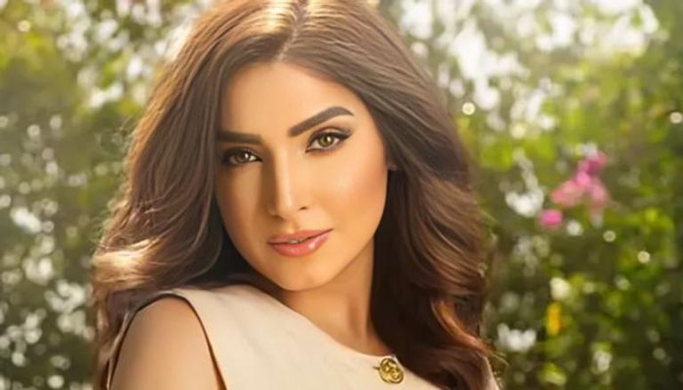 الفنانة روجينا