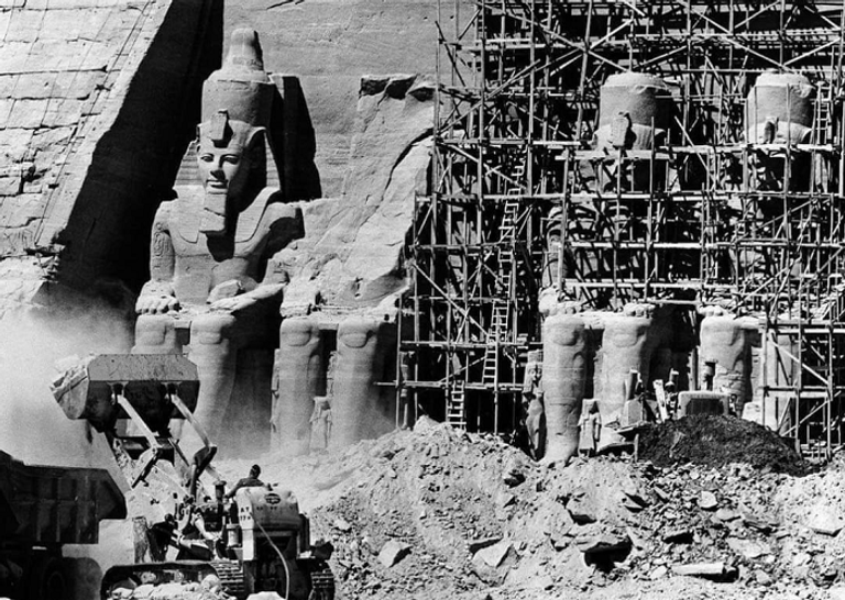 عملية نقل معبد أبوسمبل في الستينيات