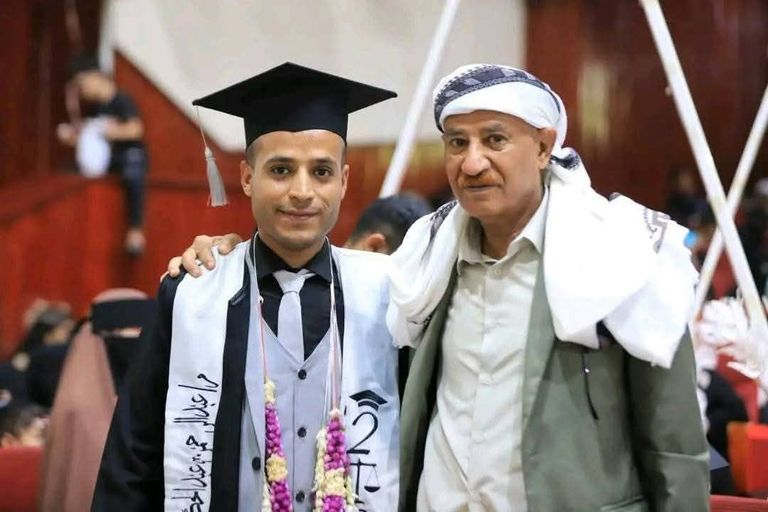 دماء المحامي عبدالرحمن النجاشي على الرصيف أمام منزله