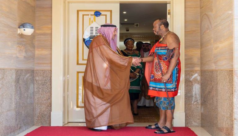 ملك إسواتيني خلال لقائه بنائب وزير الخارجية السعودي