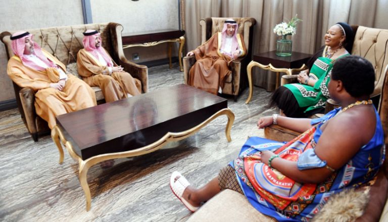 ملك إسواتيني خلال لقائه بنائب وزير الخارجية السعودي