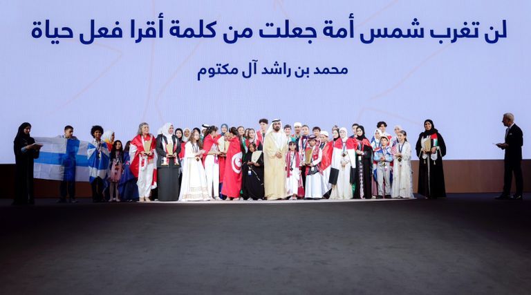 الشيخ محمد بن راشد آل مكتوم يكرم التوأم