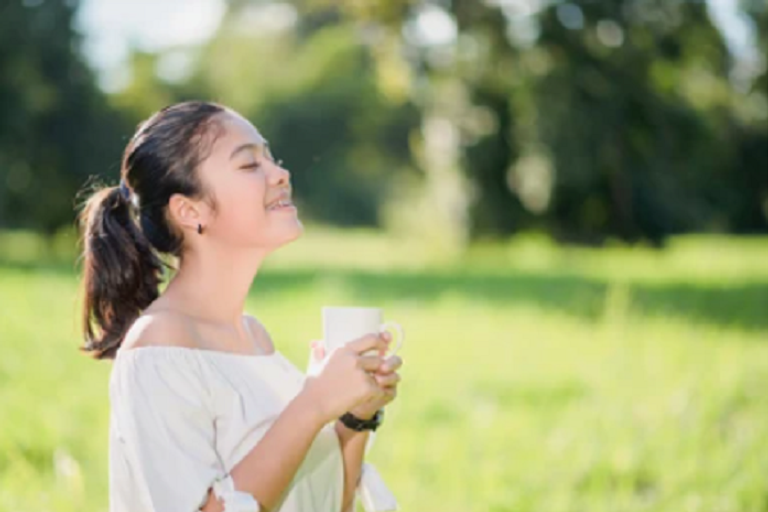 على عكس الشائع، شرب القهوة فور الاستيقاظ يقلل من تأثيرها المنبه