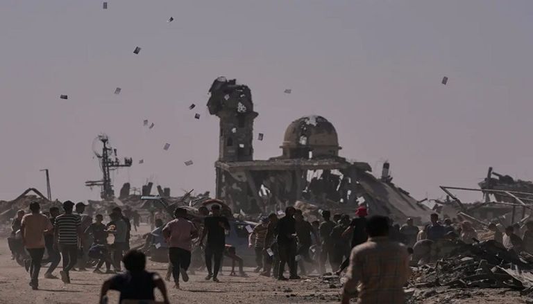 مبانٍ مدمرة تظهر من الجهة الغربية لمخيم النصيرات