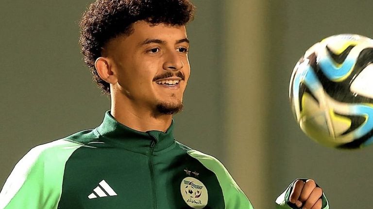 بشير بلومي منتخب رديف الجزائر