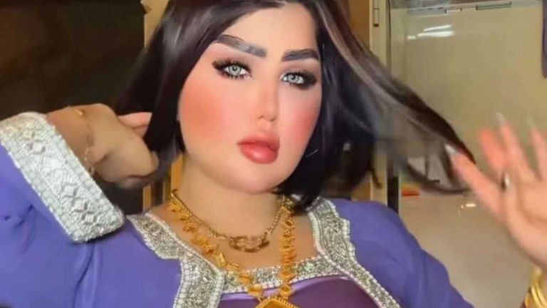 البلوغر آية خليل