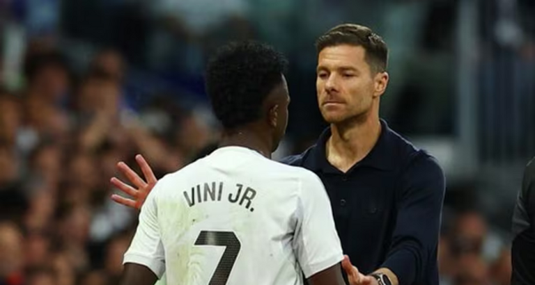 تشابي ألونسو وفينيسيوس جونيور فينيسيوس جونيور نجم ريال مدريد