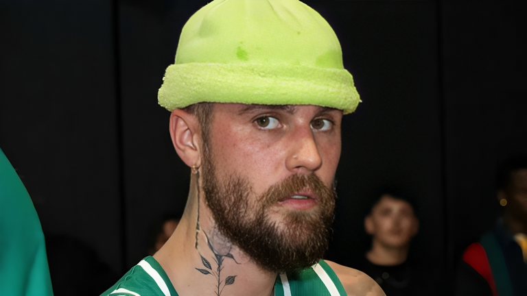 جاستن بيبر النجم الكندي جاستن بيبر