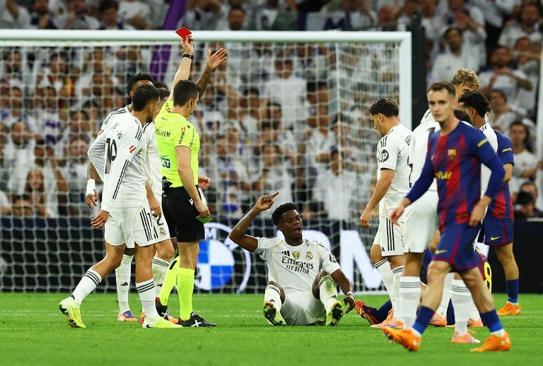 حكم كلاسيكو ريال مدريد وبرشلونة