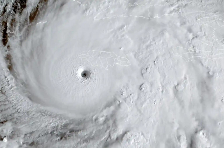 الإعصار ميليسا يشرّد مئات الآلاف 