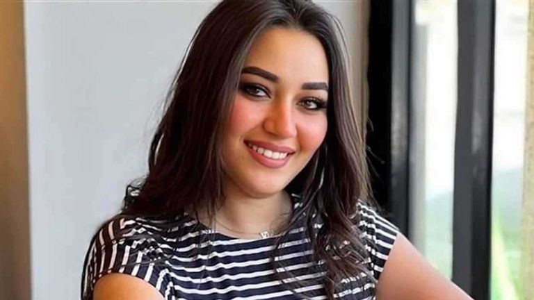 المغنية المصرية رحمة محسن