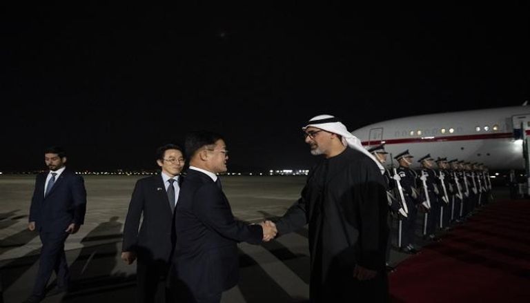  الشيخ خالد بن محمد بن زايد آل نهيان لدى وصوله إلى كوريا الجنوبية