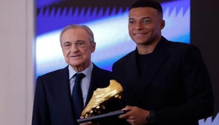 مبابي يستلم جائزة الحذاء الذهبي