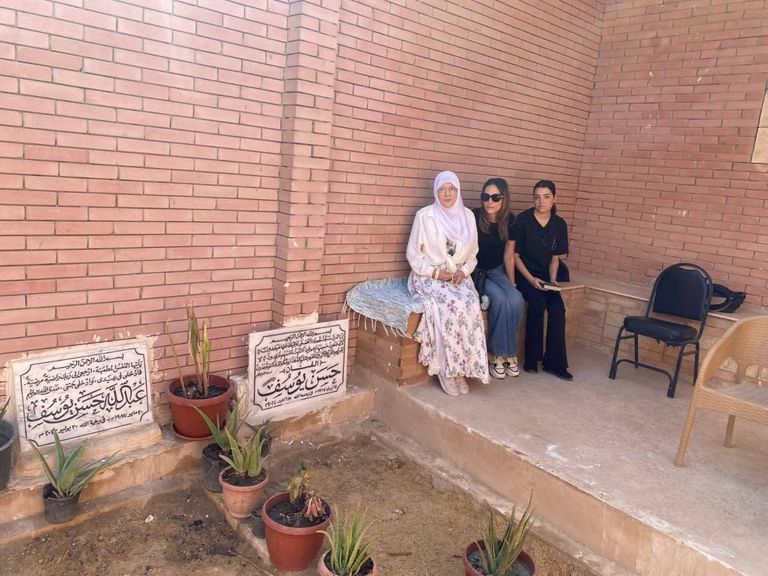 شمس البارودي في المقابر