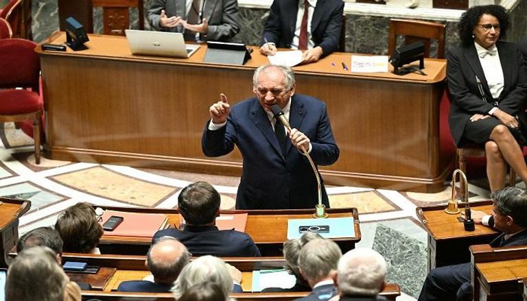 البرلمان الفرنسي يتجه نحو تحديد مدد الإجازات المرضية