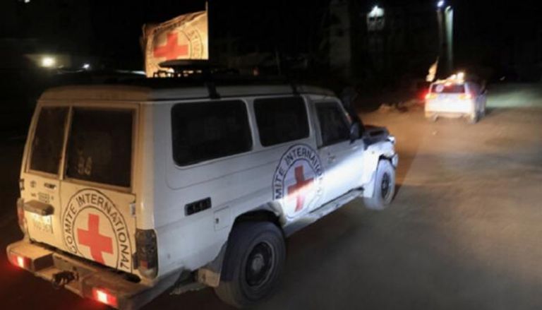 جانب من عملية نقل الرفات