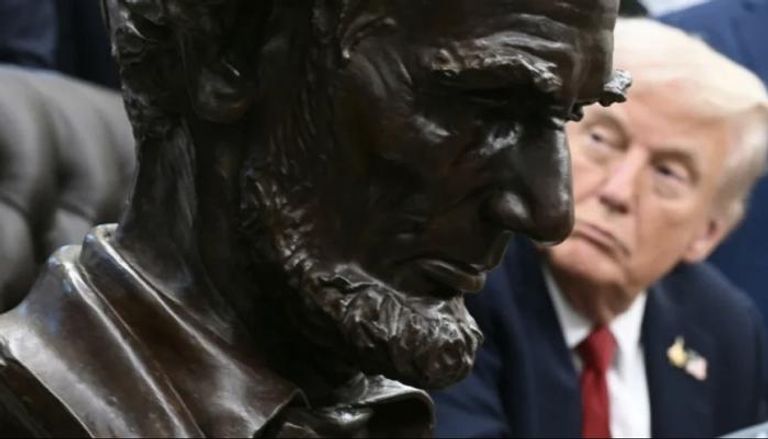 ترامب وتمثال لينكولن