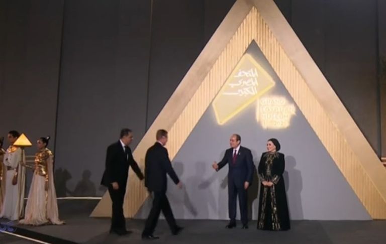 الرئيس السيسي والسيدة انتصار السيسي