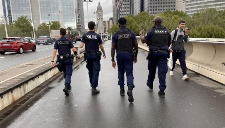 التحقيق مع شرطيين فرنسيين بعد اغتصاب شابة التحقيق مع شرطيين فرنسيين بعد اغتصاب شابة