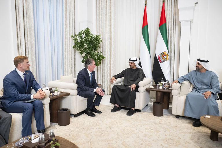 الشيخ محمد بن زايد آل نهيان ودوغ بورغوم وزير الداخلية الأمريكي - وام