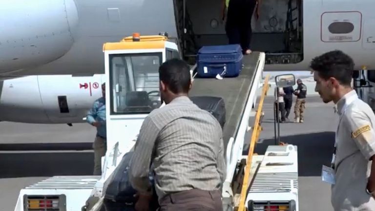 مطار المخا يستقبل أول رحلة للخطوط الجوية اليمنية