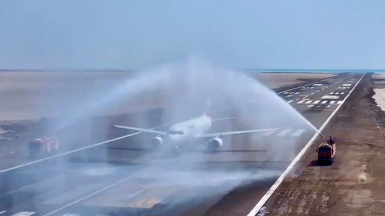 مطار المخا يستقبل أول رحلة للخطوط الجوية اليمنية