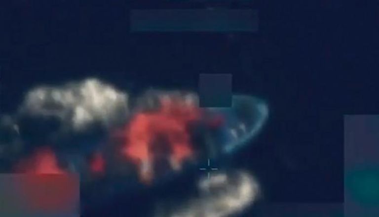 جانب من ضربة أمريكية على قارب