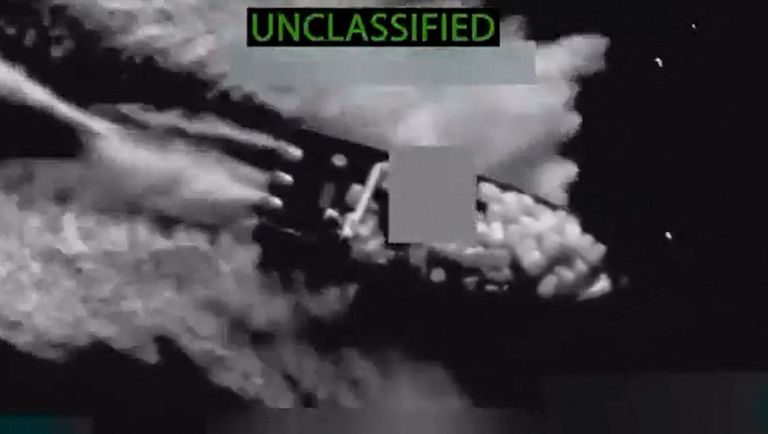 جانب من ضربة أمريكية على قارب