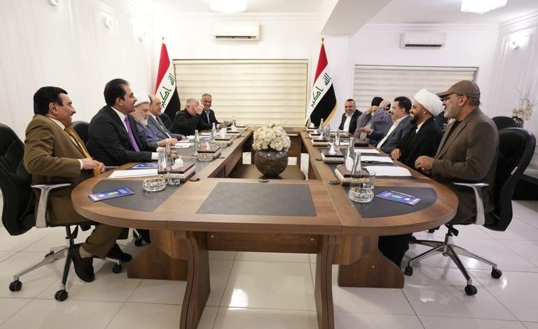 محمد شياع السوداني (يسار) ونوري المالكي (يمين)