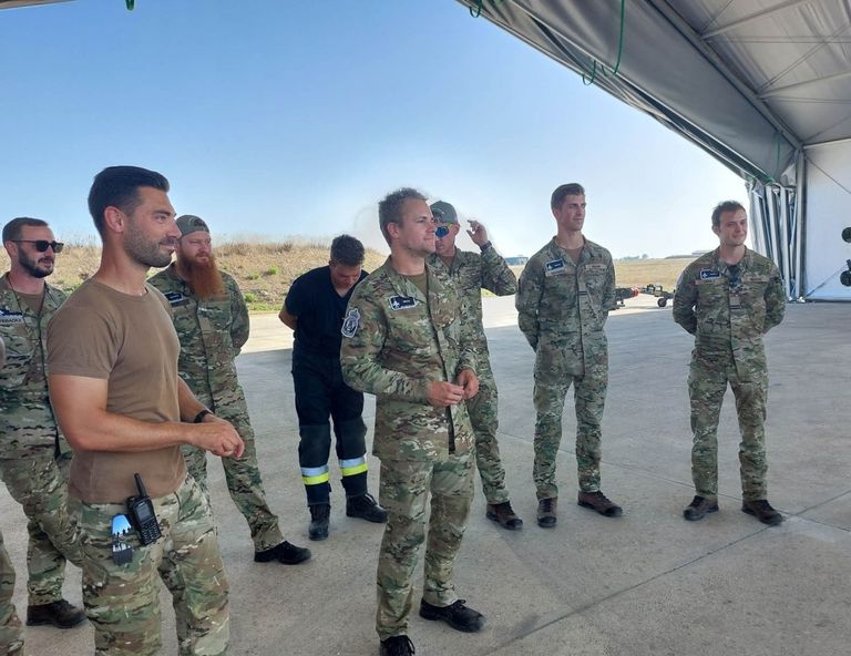 مقاتلتان في قاعدة «كلين بروغل»