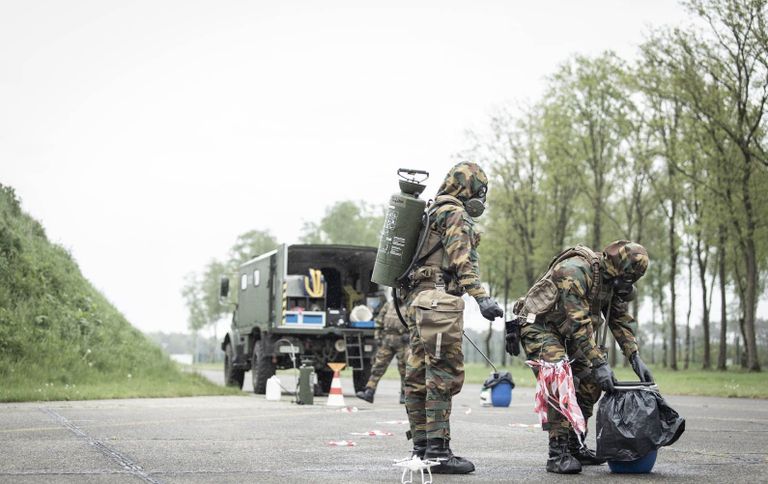 مقاتلتان في قاعدة «كلين بروغل»