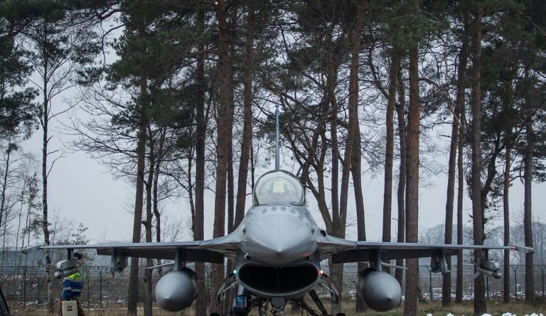 مقاتلتان في قاعدة «كلين بروغل»