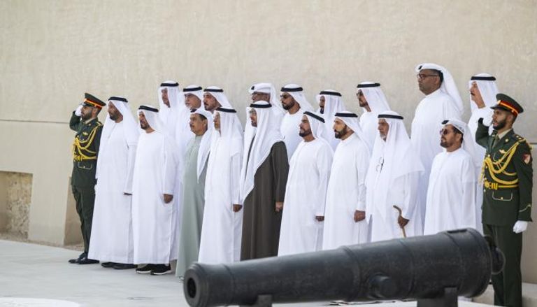 جانب من مراسم رفع العلم في قصر الحصن في أبوظبي