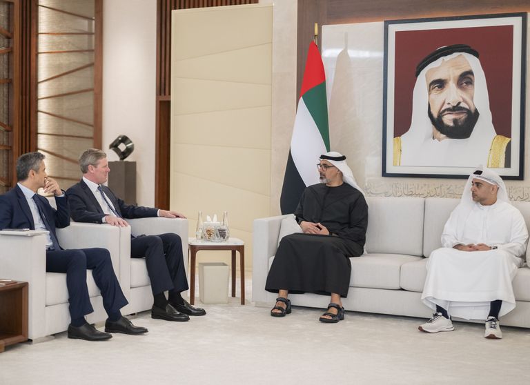 الشيخ خالد بن محمد بن زايد آل نهيان وريان ماكينيرني - وام