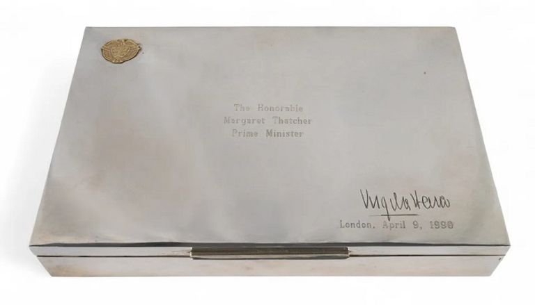 علبة السيجار رئيسة الوزراء البريطانية الراحلة مارغريت تاتشر