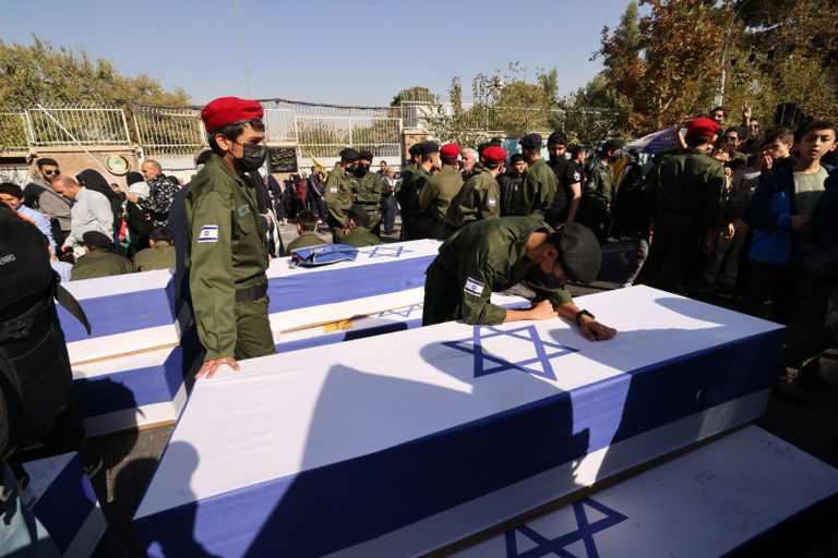 مشاركون في ذكرى اقتحام السفارة الأمريكية بطهران