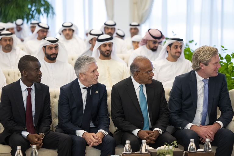 الشيخ محمد بن زايد آل نهيان يلتقي المشاركين في اجتماع دول التحالف الأمني