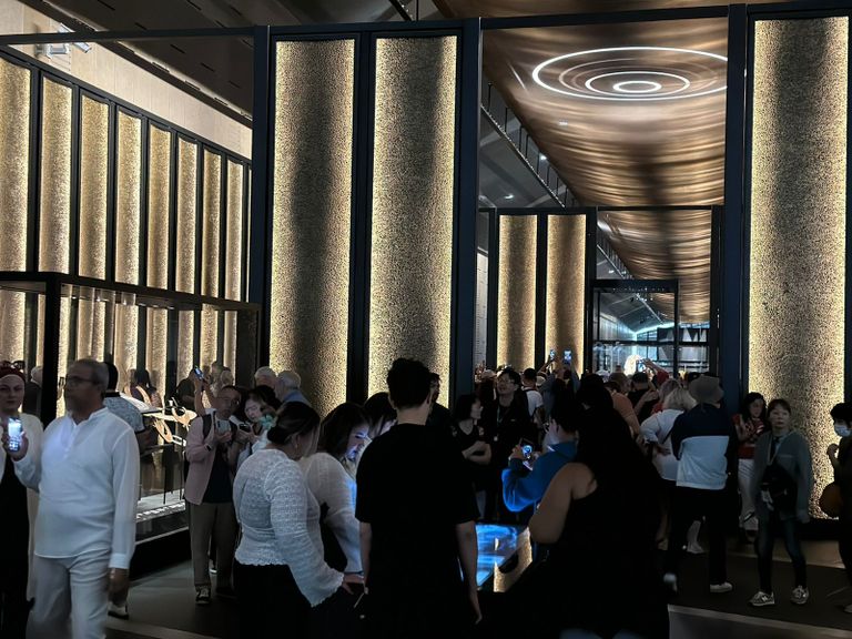 زوار المتحف المصري الكبير